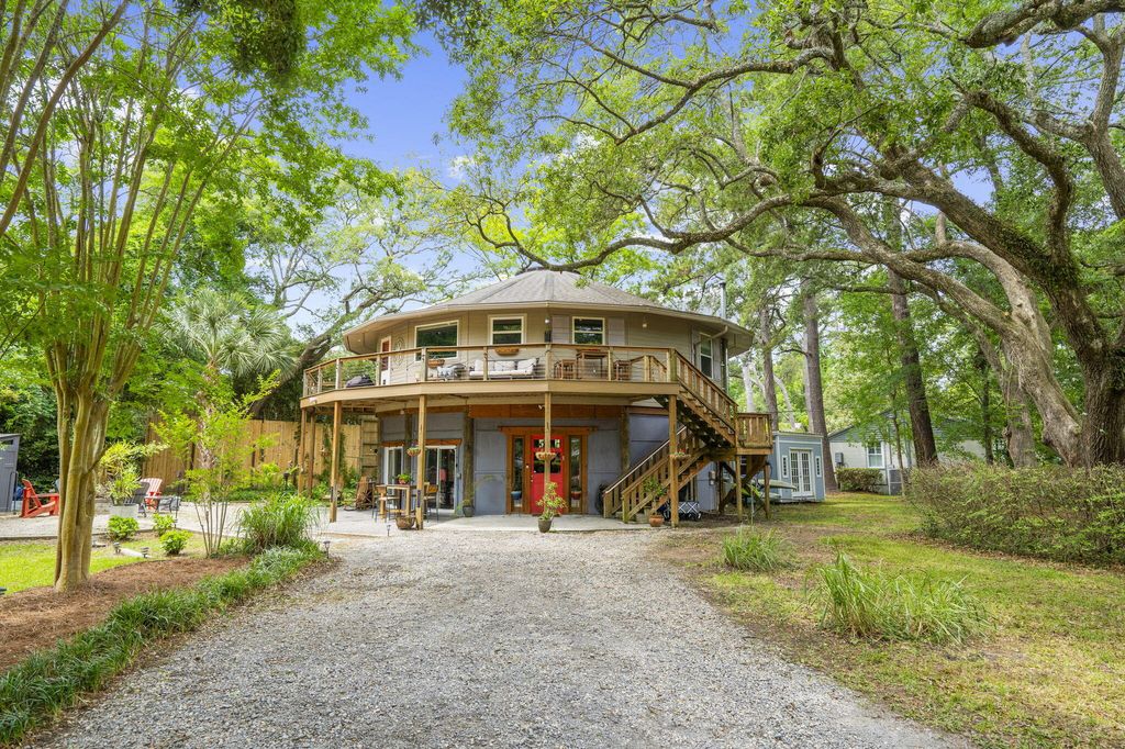 Photo of 2069 Saint James Drive, Charleston, SC 29412 (MLS # 26013267)