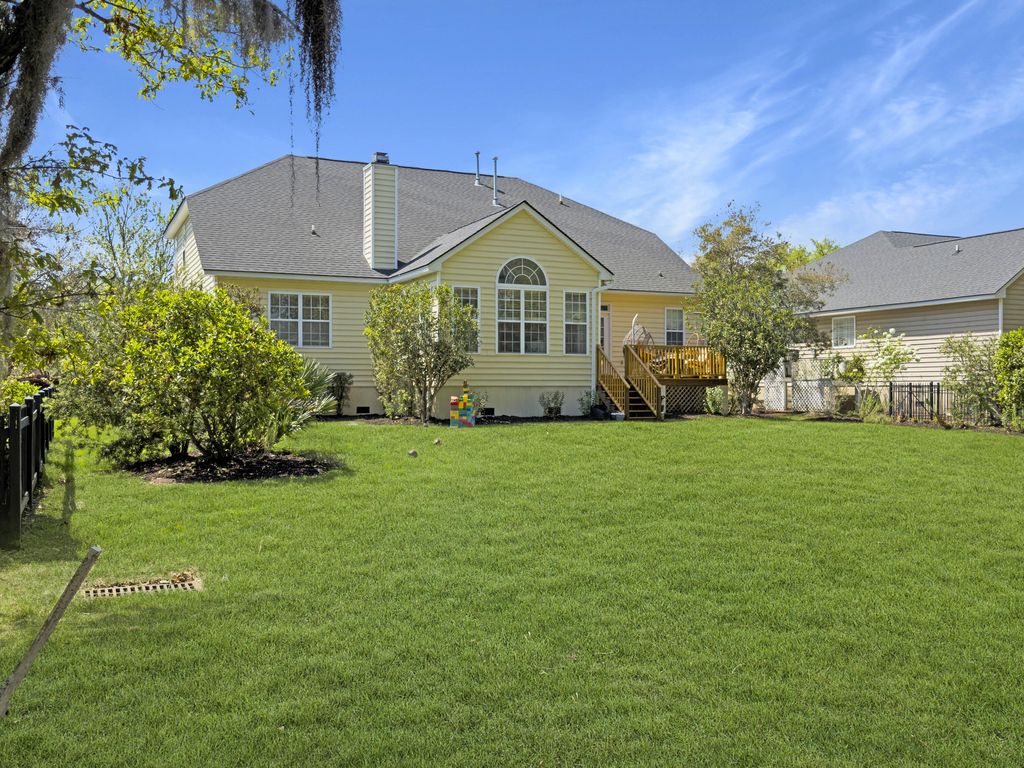 Photo of 1473 Oakhurst Drive, Mount Pleasant, SC 29466 (MLS # 26009591)