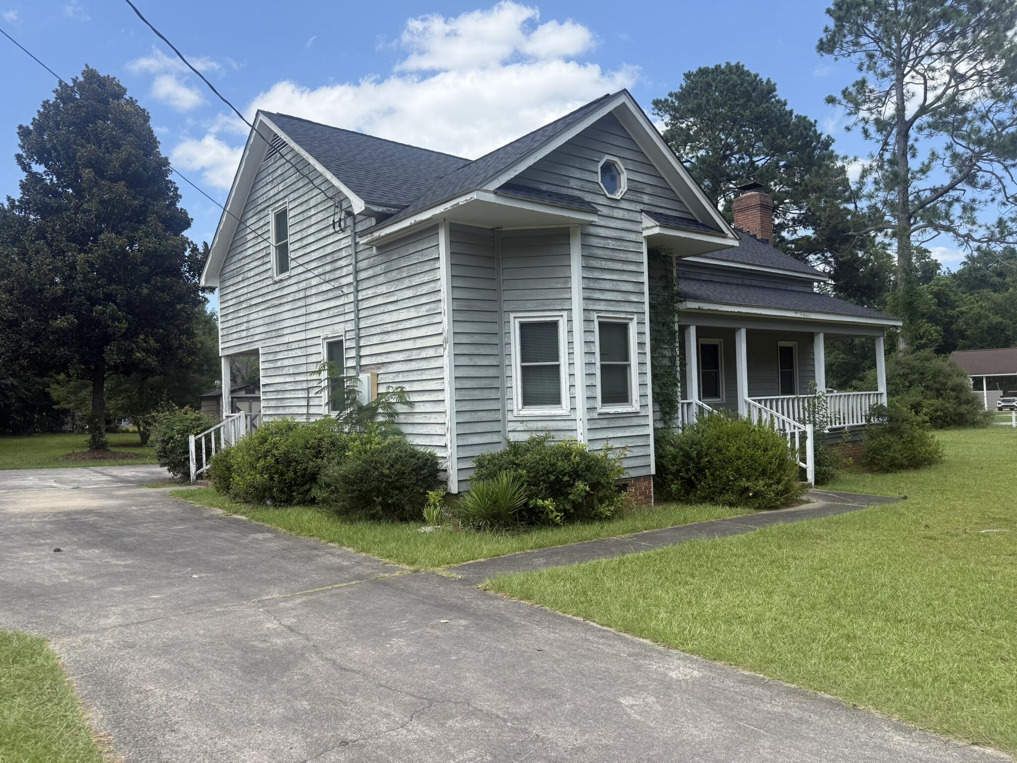 2042 Clifton Circle