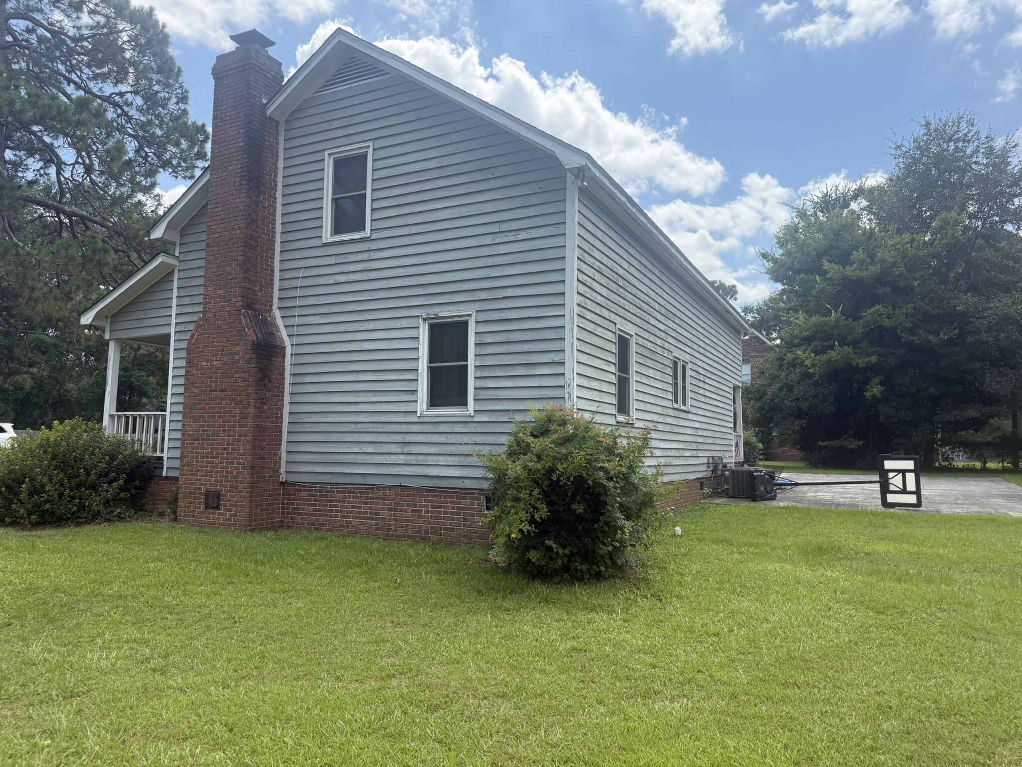 2042 Clifton Circle