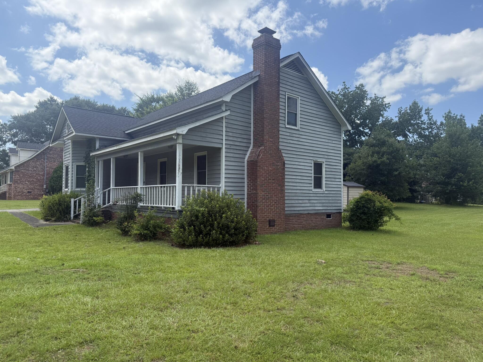 2042 Clifton Circle