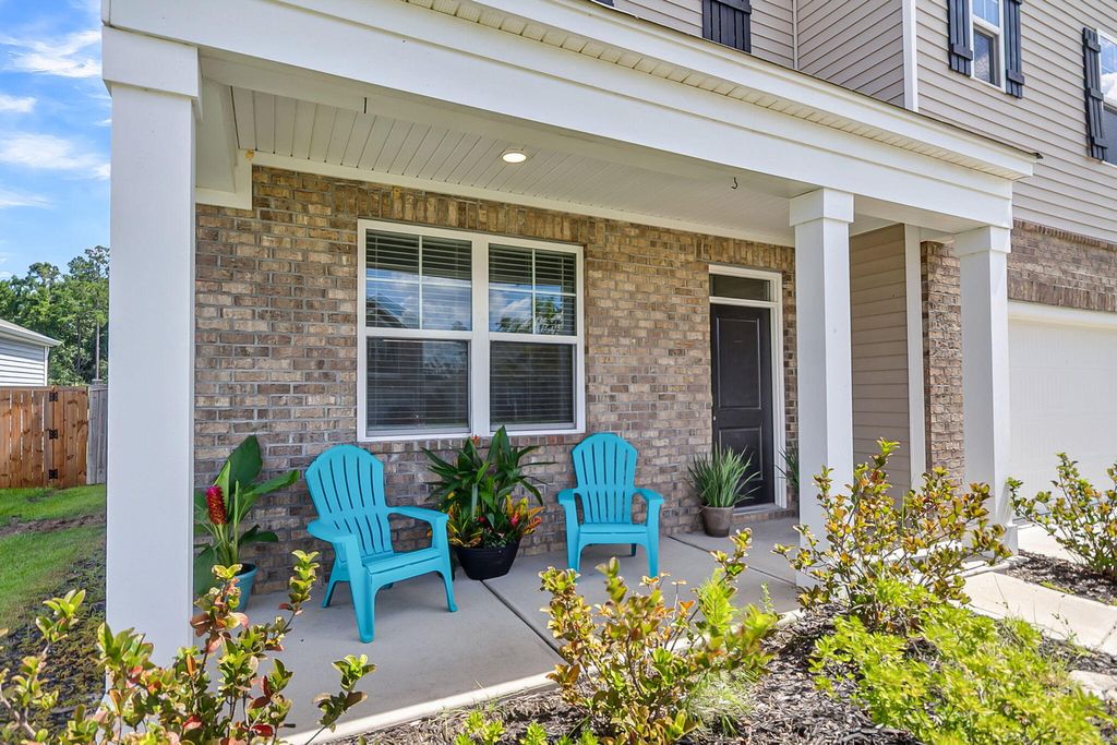 Photo of 428 Cedarview Road, Summerville, SC 29486 (MLS # 25024067)
