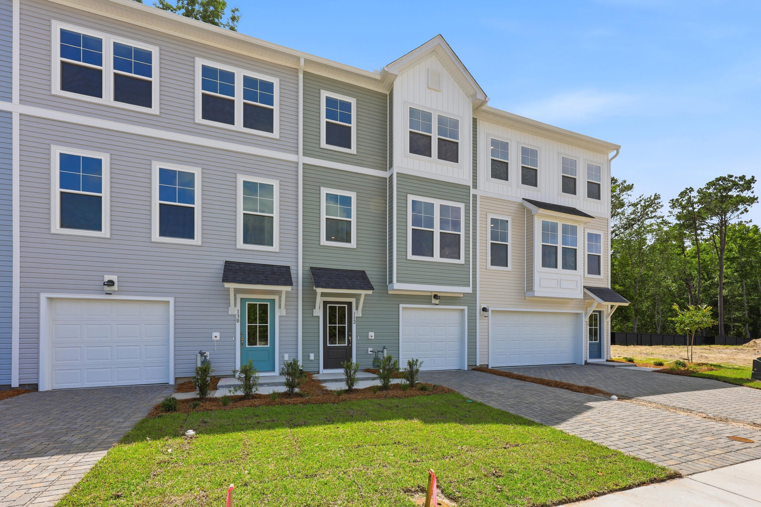 132 Fernbank Road Court