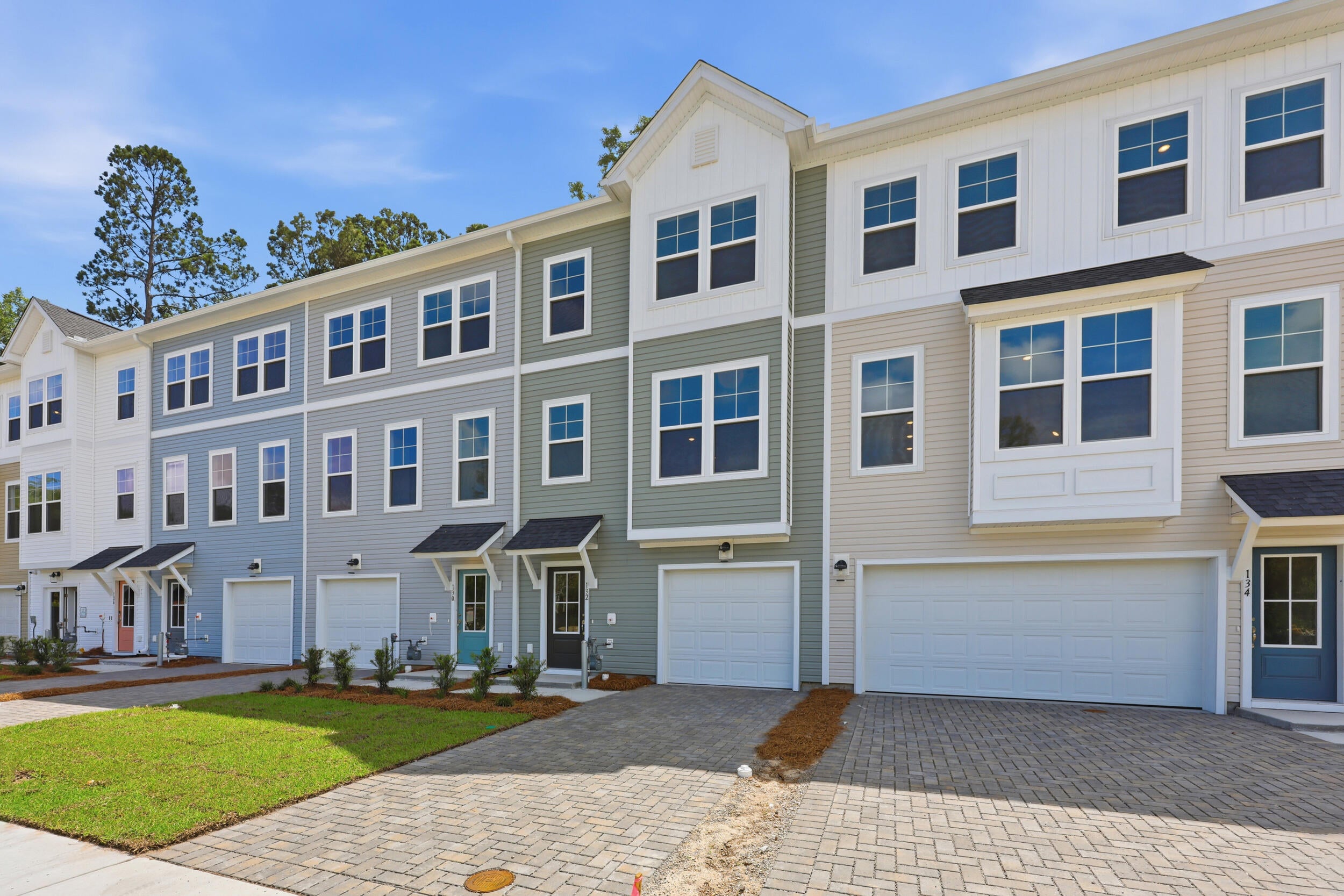 132 Fernbank Road Court