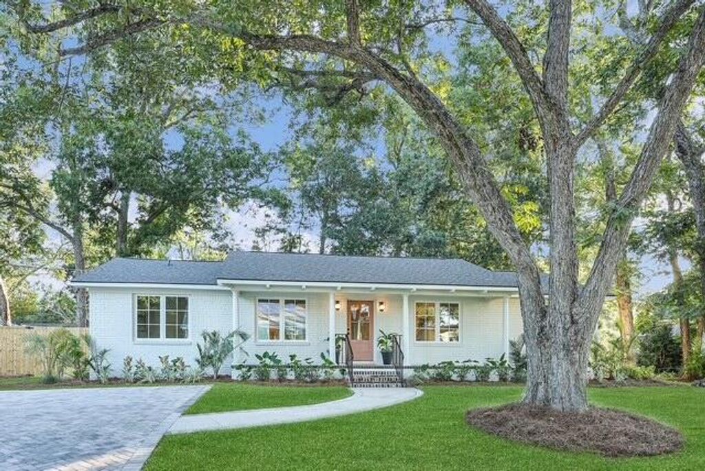 Photo of 1452 Glencoe Drive, Mount Pleasant, SC 29464 (MLS # 25023489)