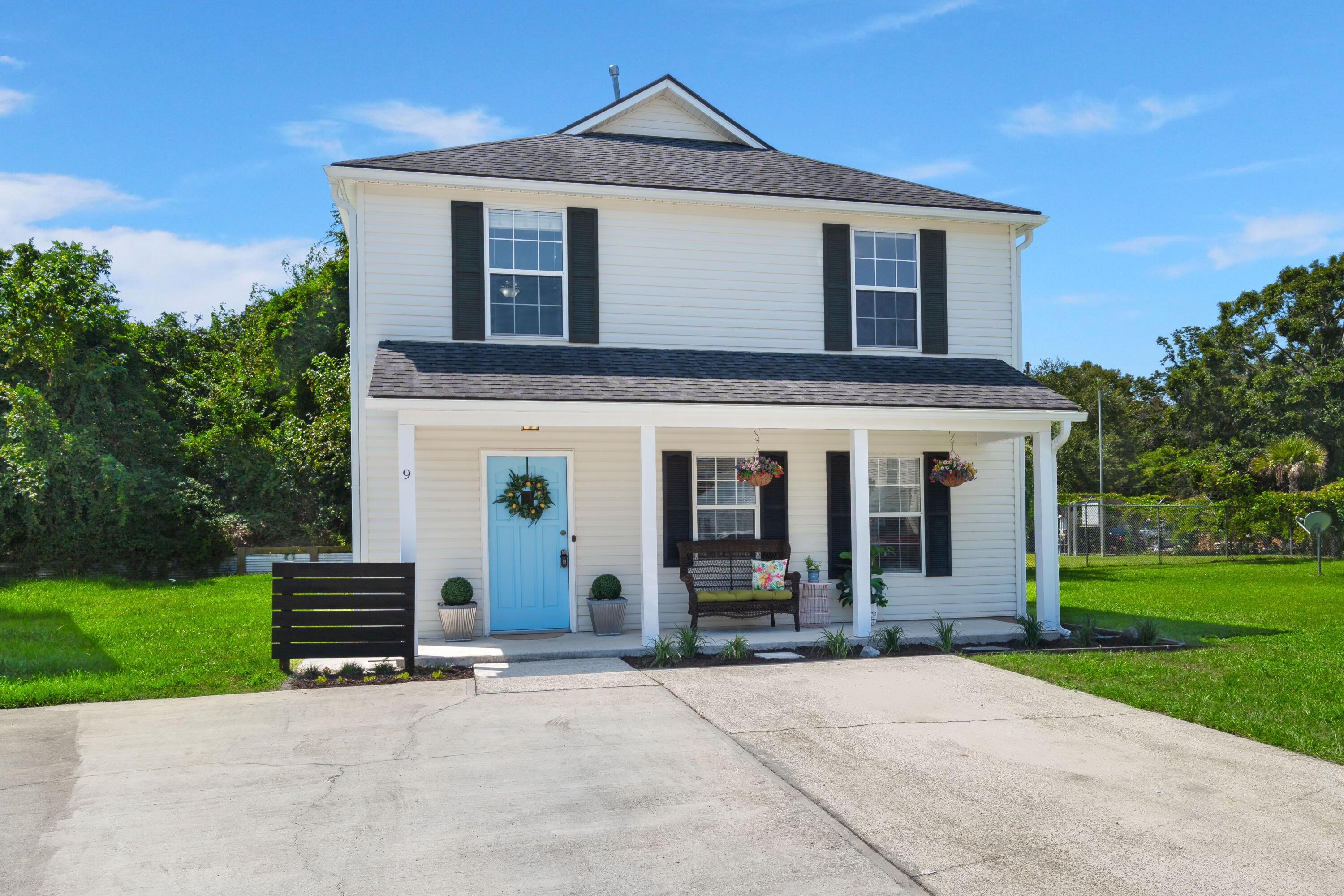 9 Woodleaf Court