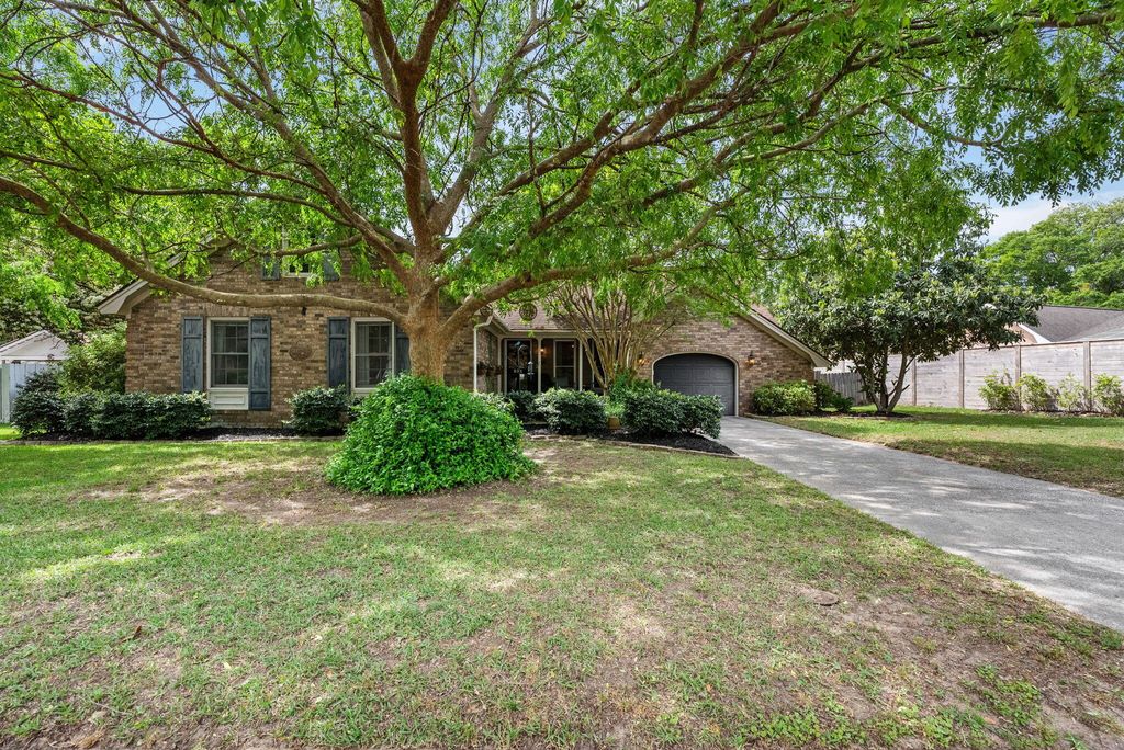 Photo of 971 Foxcroft Road, Charleston, SC 29412 (MLS # 26009927)