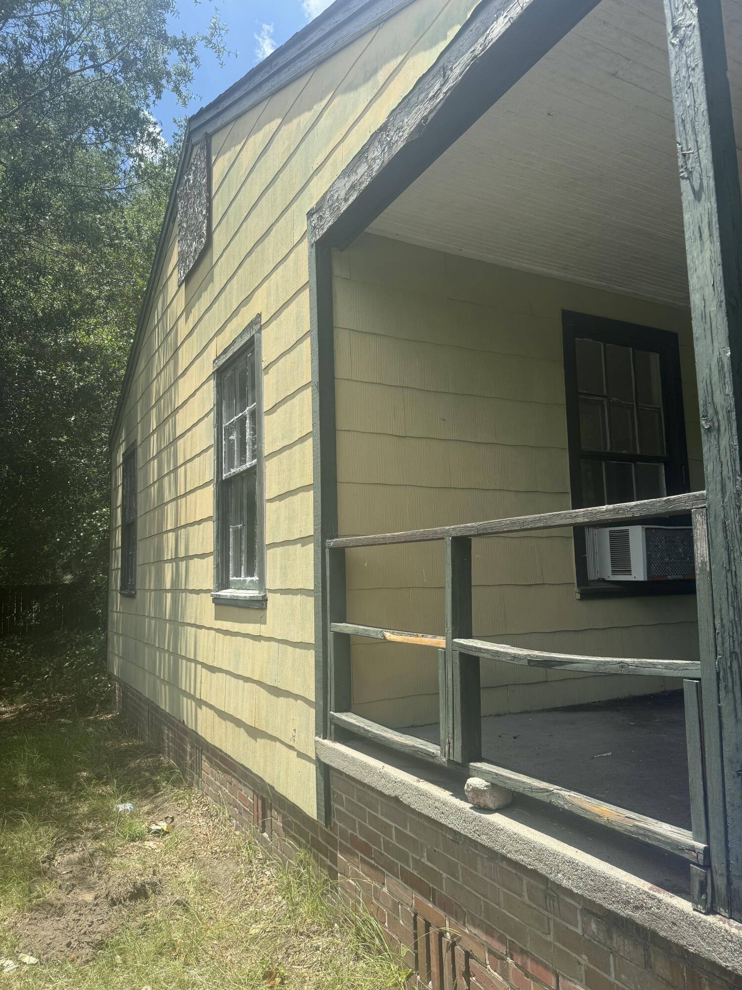 2738 W Surrey Drive