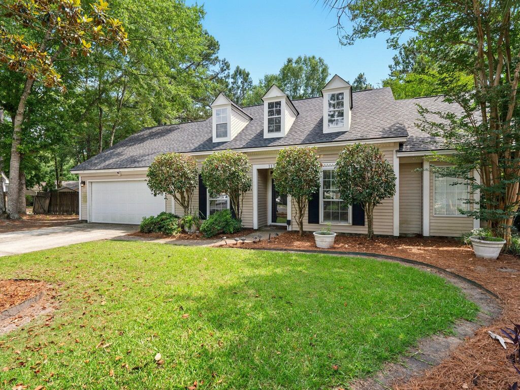 Photo of 113 Mapperton Court, Summerville, SC 29485 (MLS # 26001778)