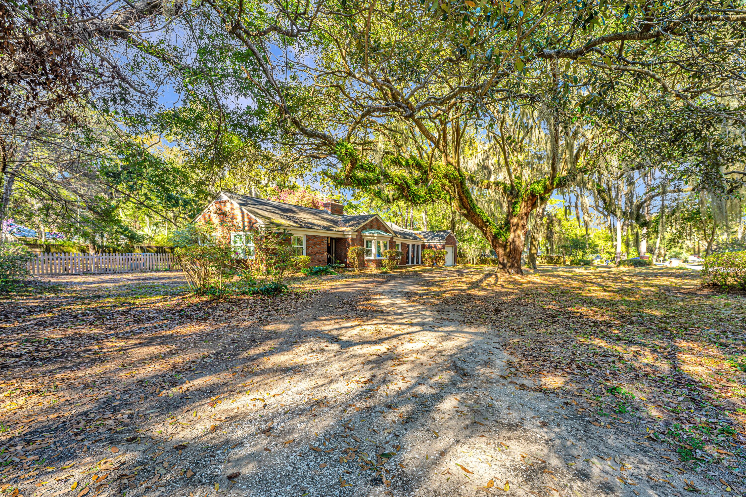 562 Fort Johnson Road