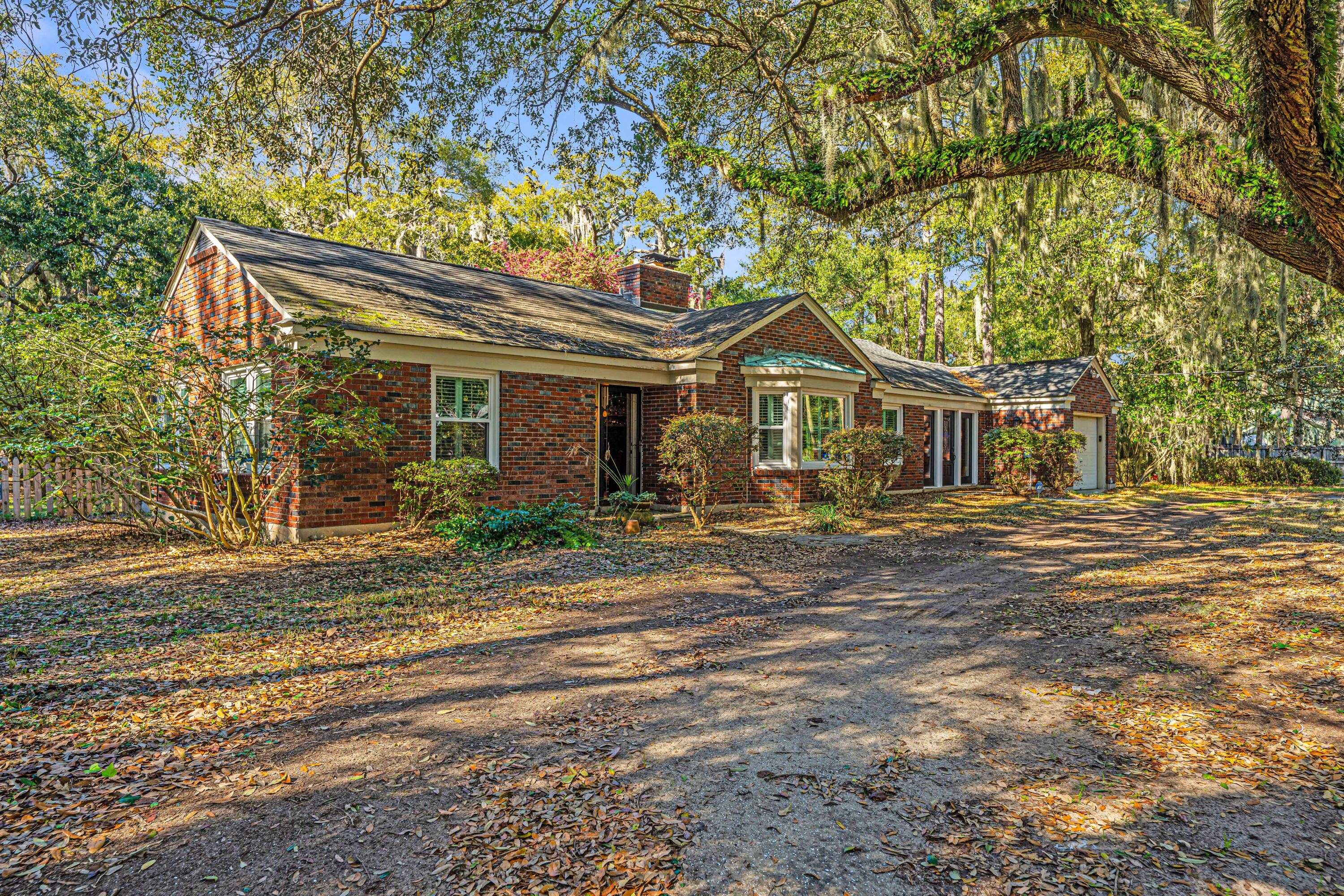 562 Fort Johnson Road