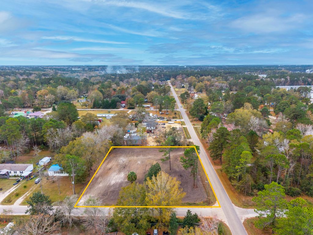 Photo of 211 W Steele Drive, Summerville, SC 29483 (MLS # 25031597)