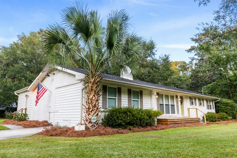 Photo of 114 Reynolds Road, Summerville, SC 29483 (MLS # 25025704) Photo of 114 Reynolds Road, Summerville, SC 29483 (MLS # 25025704)