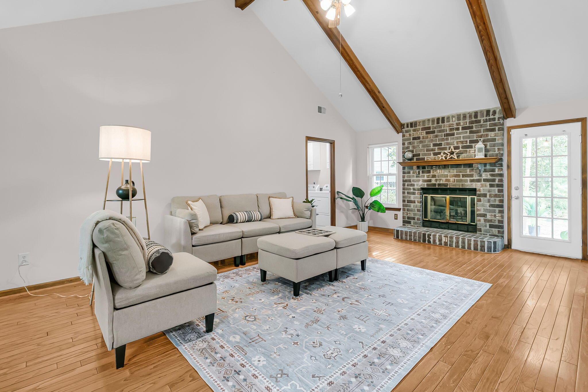 1507 Kentwood Circle