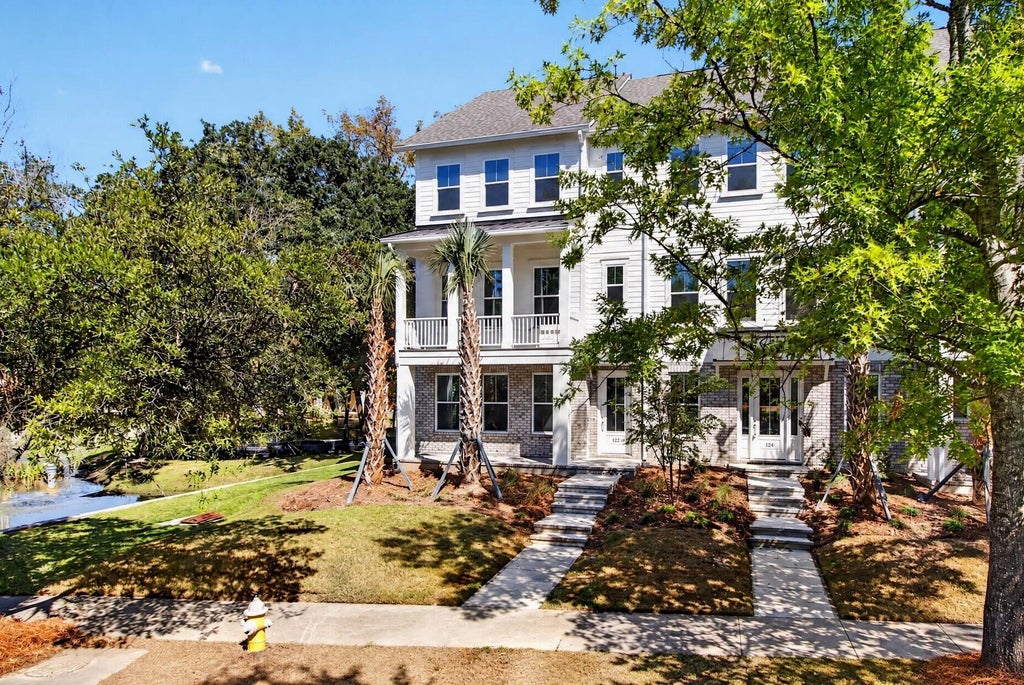 Photo of 122 Fairbanks Drive, Charleston, SC 29492 (MLS # 26028530)