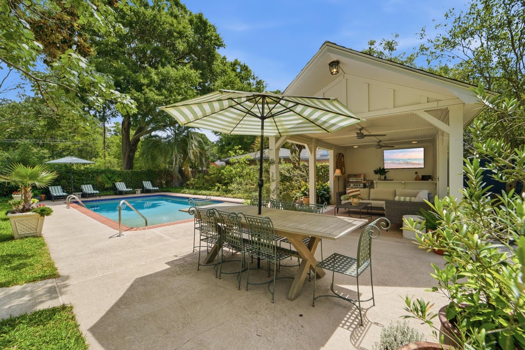 Photo of 680 Fort Sumter Drive, Charleston, SC 29412 (MLS # 26017665)