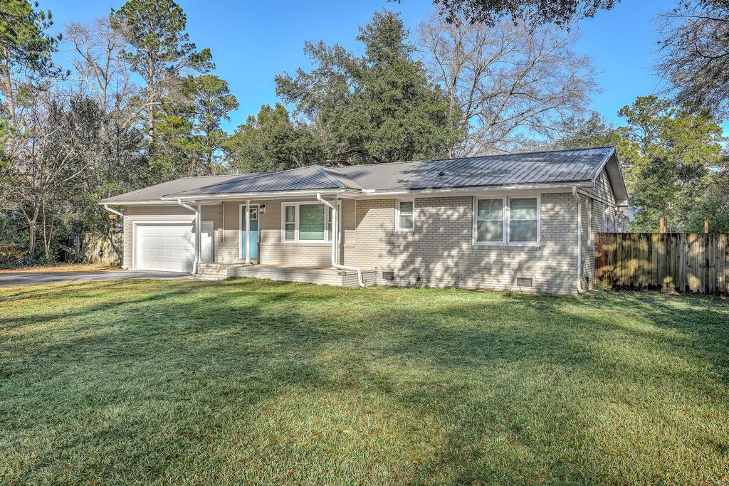 Photo of 212 Lenwood Drive, Summerville, SC 29485 (MLS # 26001958)