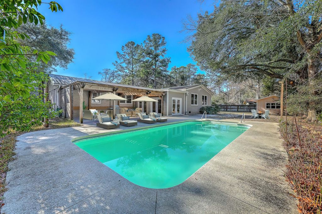 Photo of 212 Lenwood Drive, Summerville, SC 29485 (MLS # 26001958)