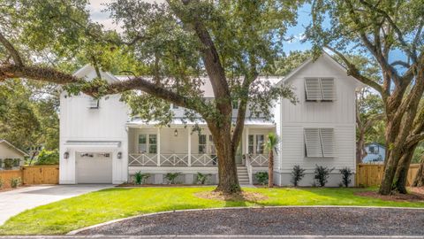 Photo of 727 Mccants Drive, Mount Pleasant, SC 29464 (MLS # 25023258)