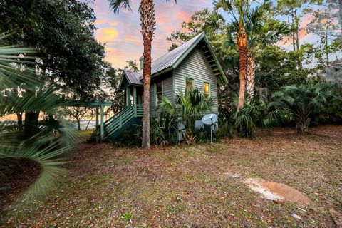 A home in Wadmalaw Island