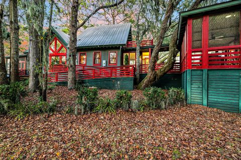 A home in Wadmalaw Island