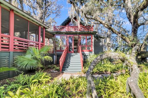 A home in Wadmalaw Island