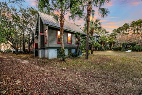 A home in Wadmalaw Island