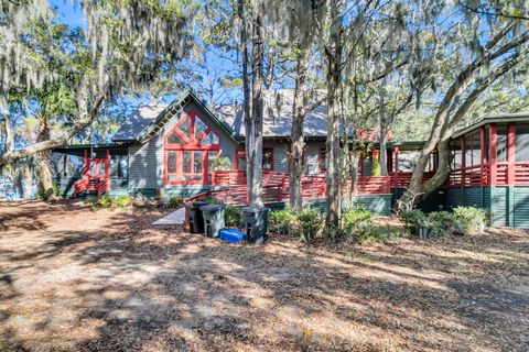 A home in Wadmalaw Island