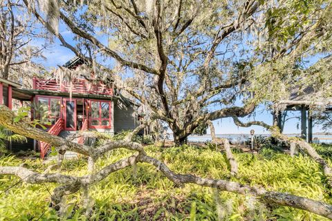 A home in Wadmalaw Island