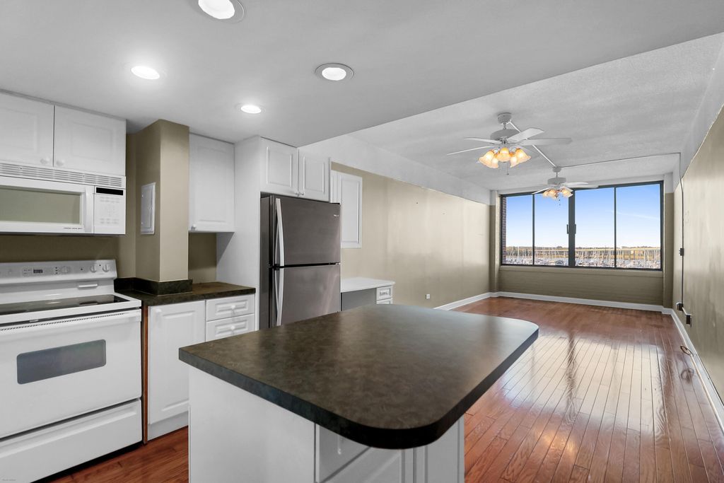 Photo of 14 Lockwood Drive #4 L, Charleston, SC 29401 (MLS # 25030286)