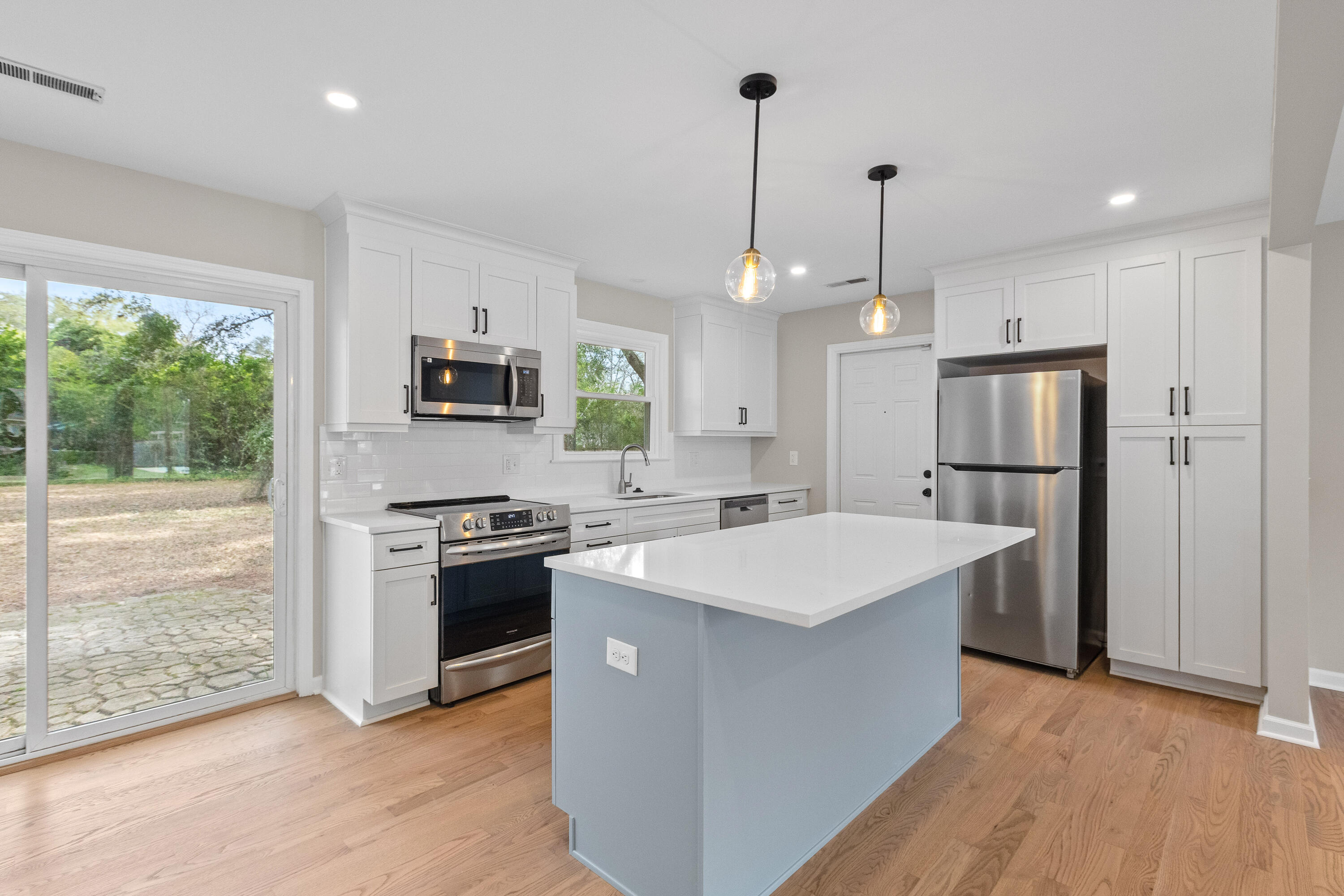 1072 Kentwood Circle
