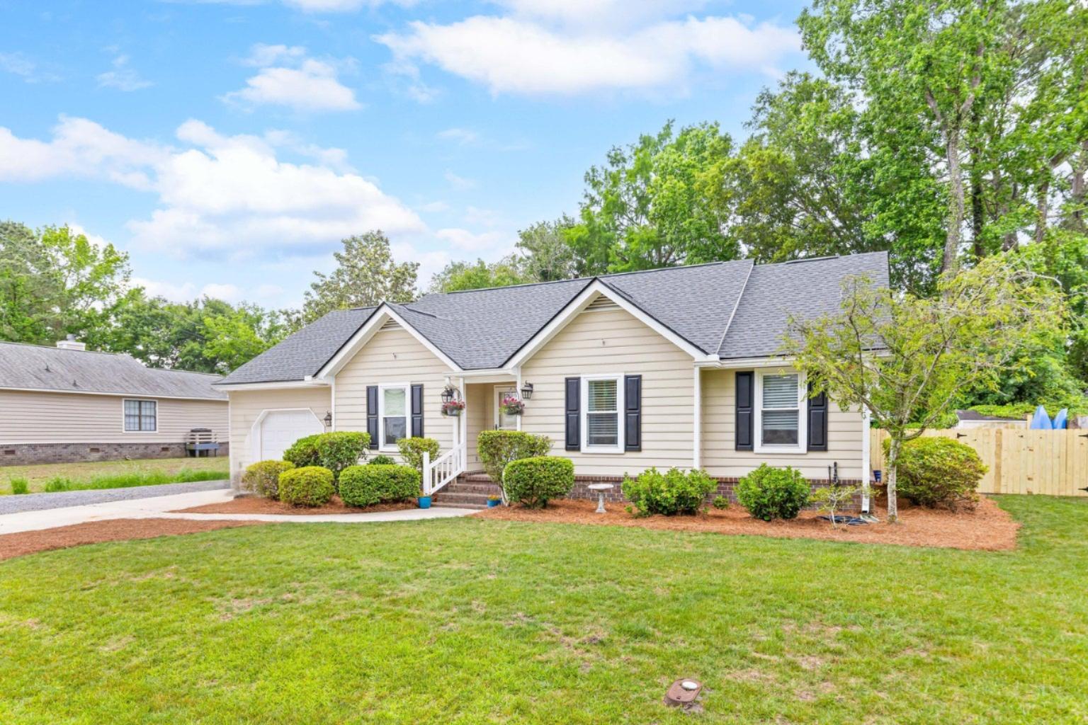 1535 Kentwood Circle