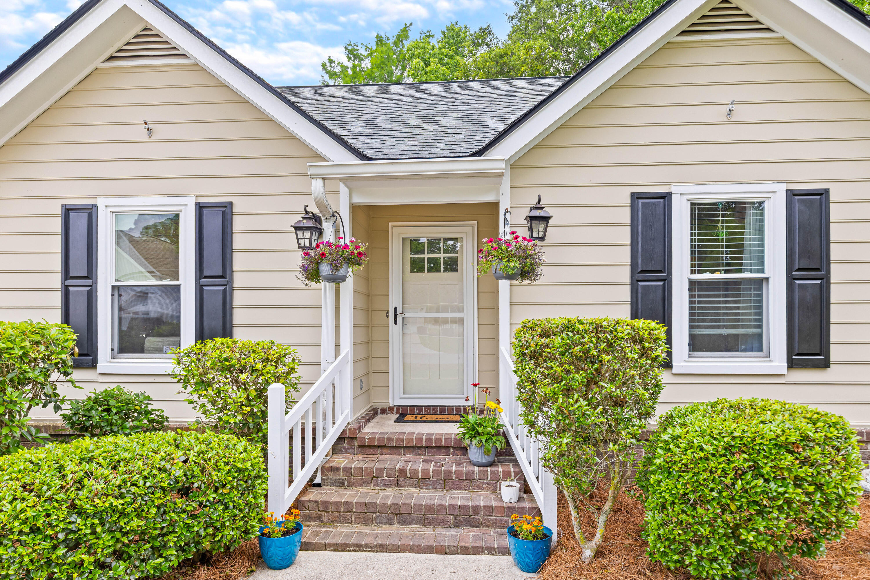 1535 Kentwood Circle
