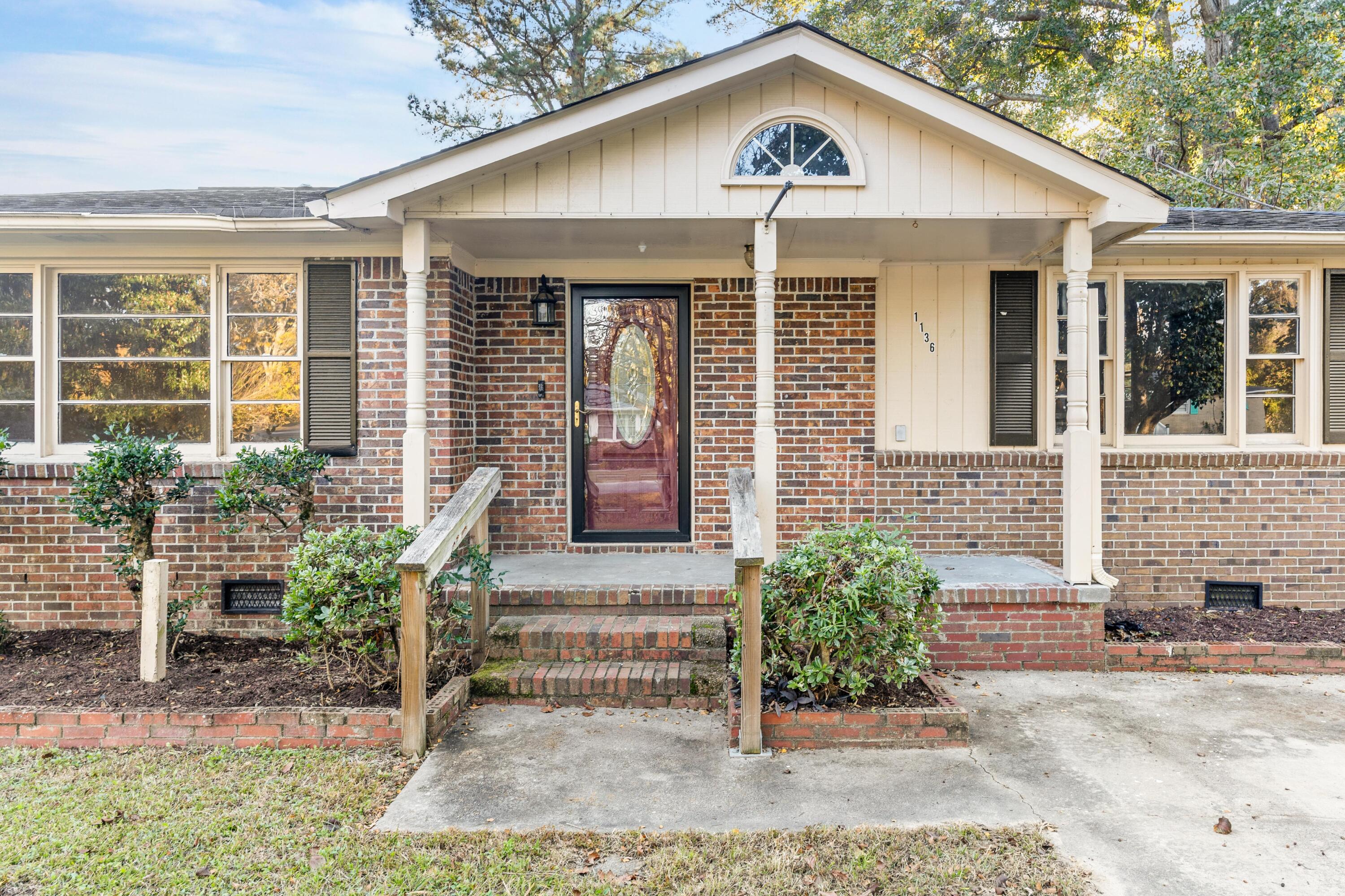 1136 Lakeshore Drive