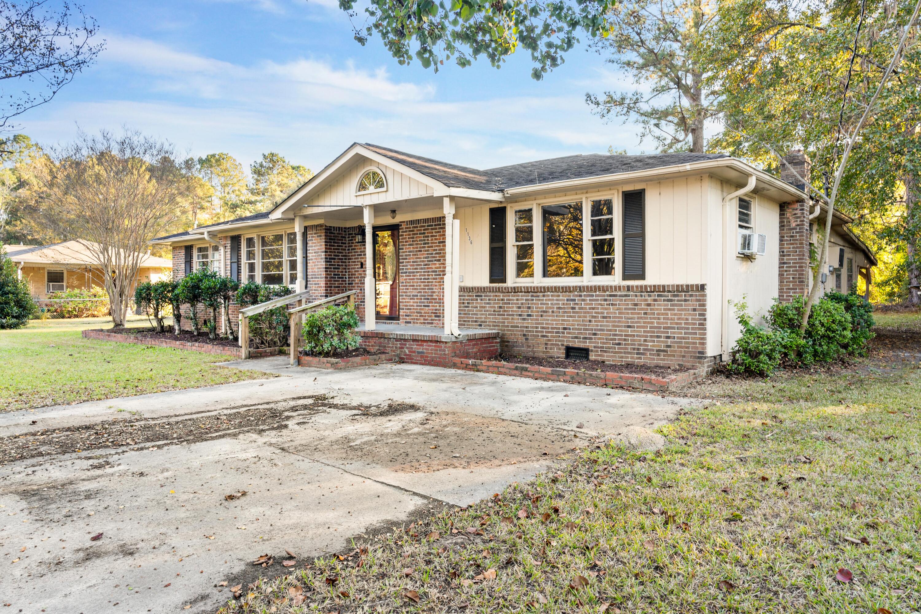 1136 Lakeshore Drive