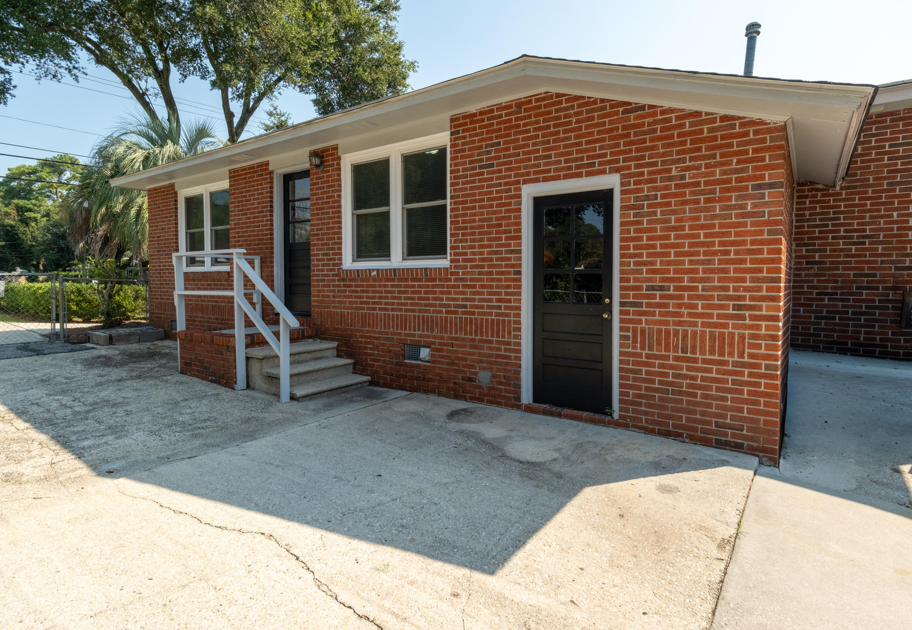 4557 W Montague Avenue
