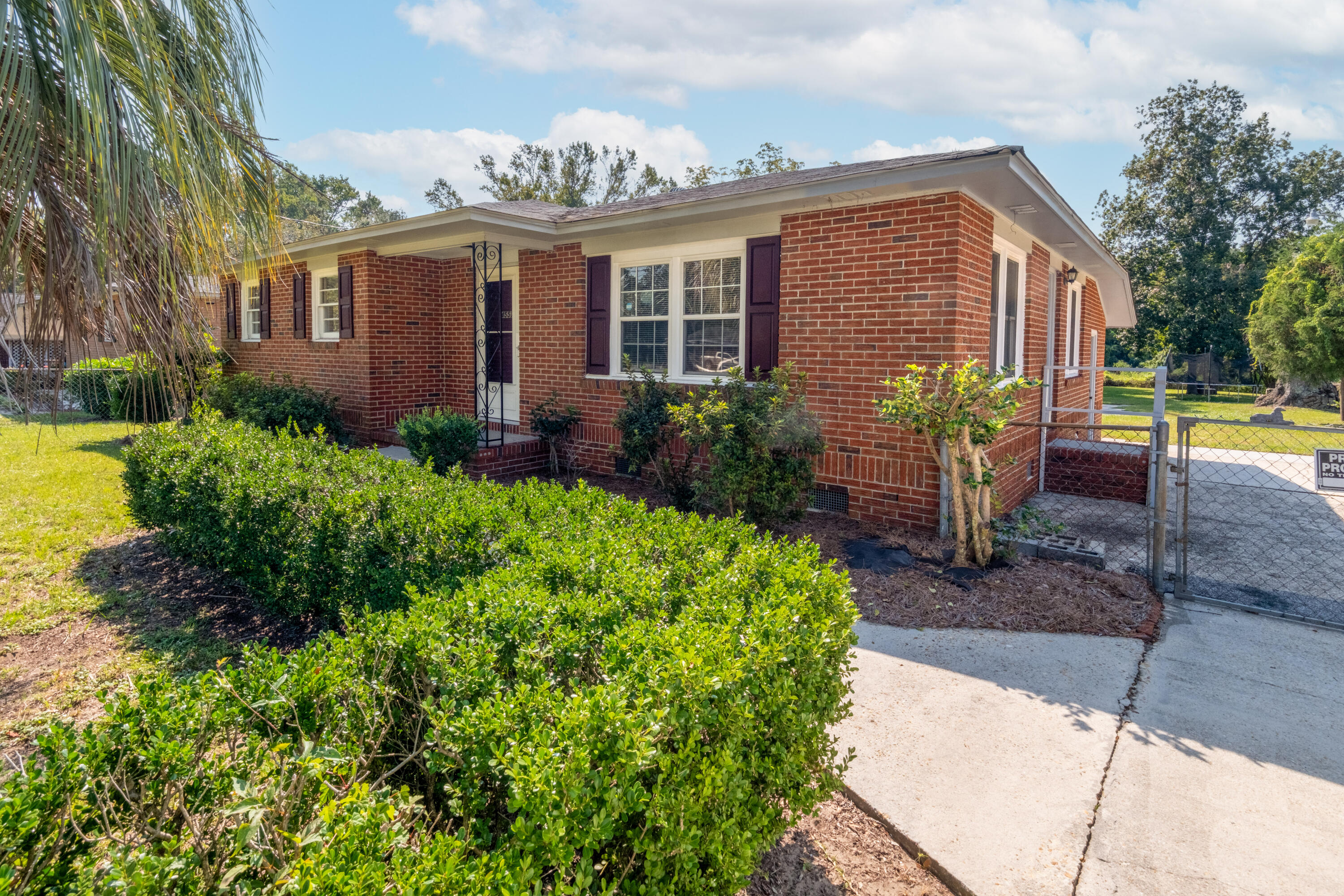 4557 W Montague Avenue