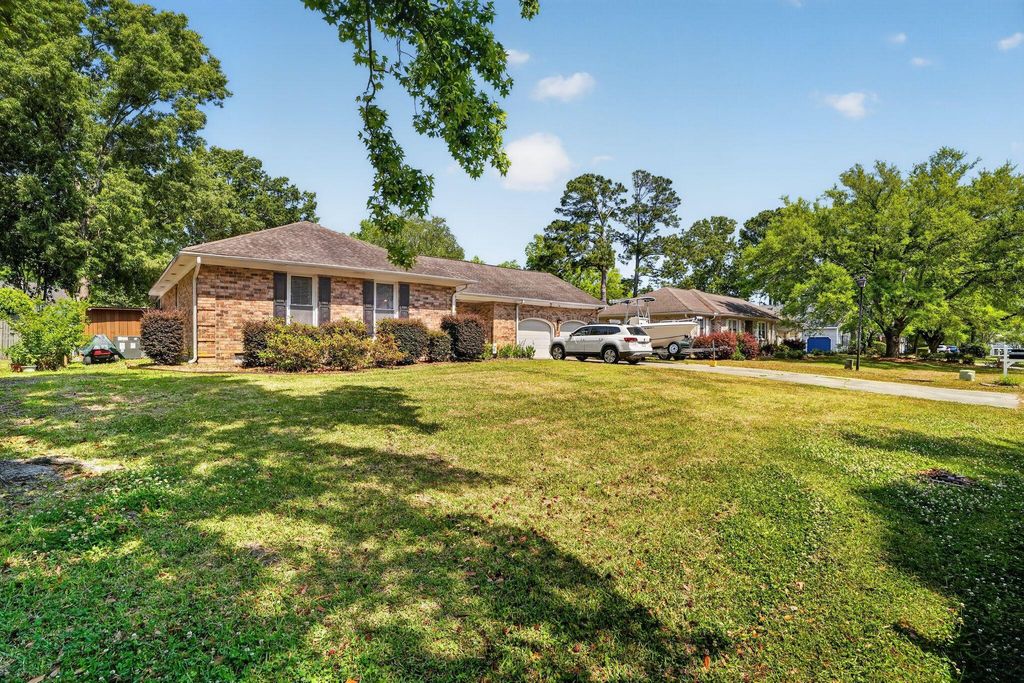 Photo of 2331 Vanderbilt Drive, Charleston, SC 29414 (MLS # 26011895)