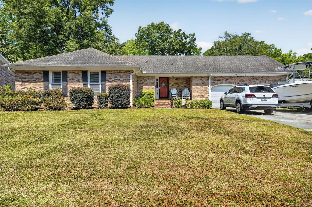 Photo of 2331 Vanderbilt Drive, Charleston, SC 29414 (MLS # 26011895)