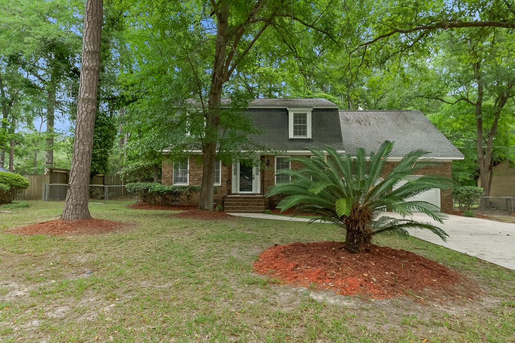 Photo of 105 Spring Street, Summerville, SC 29485 (MLS # 26000177)