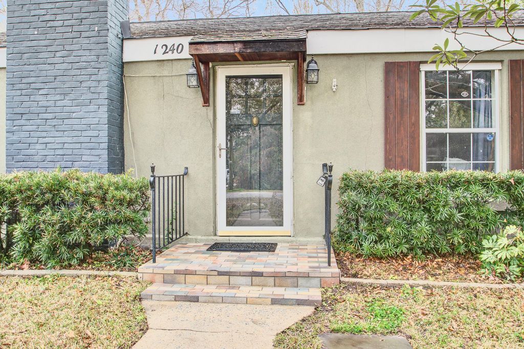 Photo of 1240 Parkwood Estates Drive, Charleston, SC 29407 (MLS # 26008273)