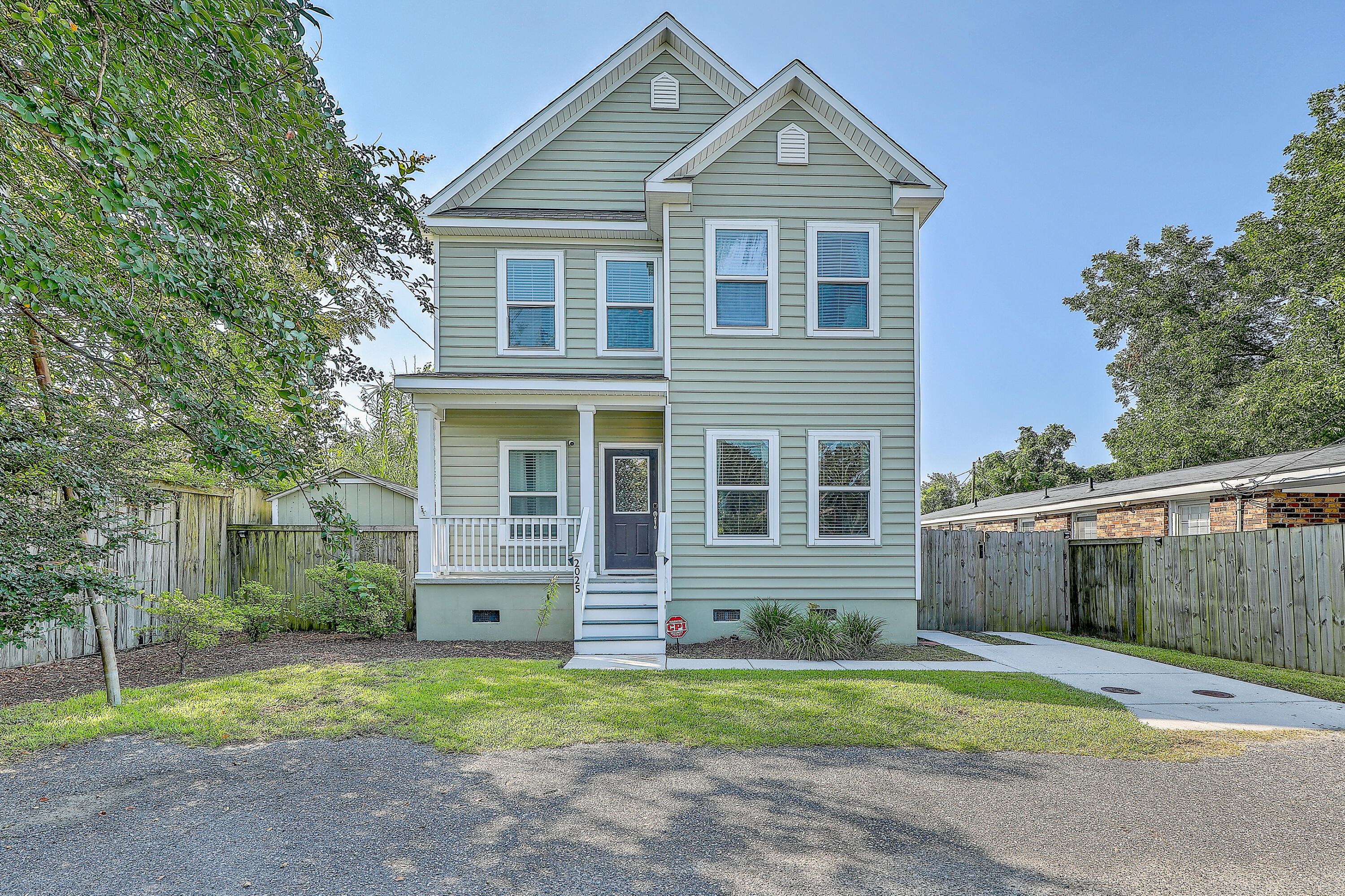 View Charleston, SC 29405 house