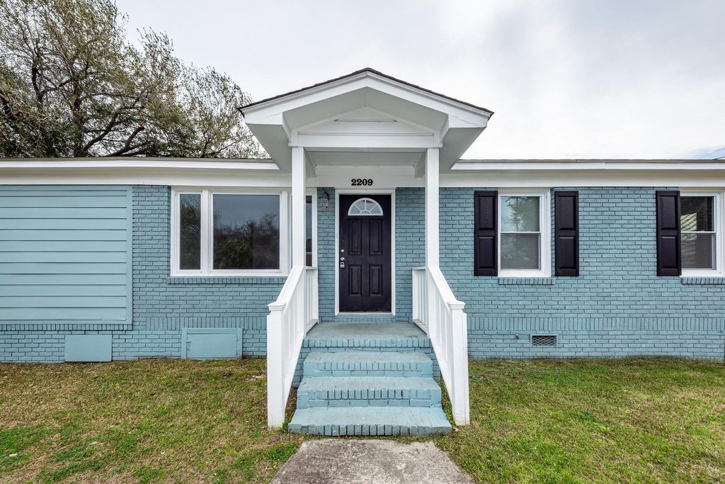 Photo of 2209 Odessa Street, Charleston, SC 29405 (MLS # 26005674)