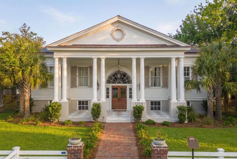 Photo of 1714 Middle Street, Sullivans Island, SC 29482 (MLS # 26006224)