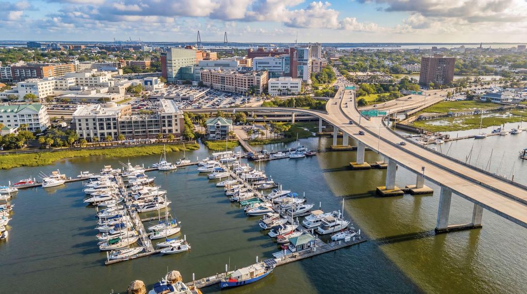 Photo of 33 Lockwood Drive #D-21, Charleston, SC 29401 (MLS # 26007248)