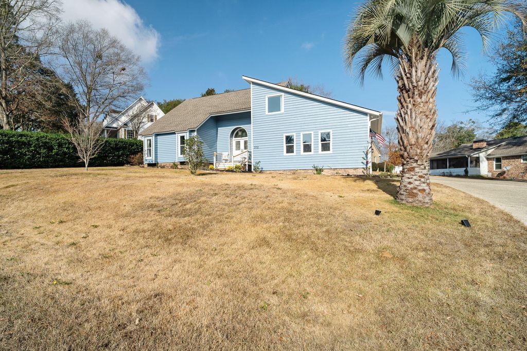 Photo of 302 Santee Drive, Santee, SC 29142 (MLS # 26000650)