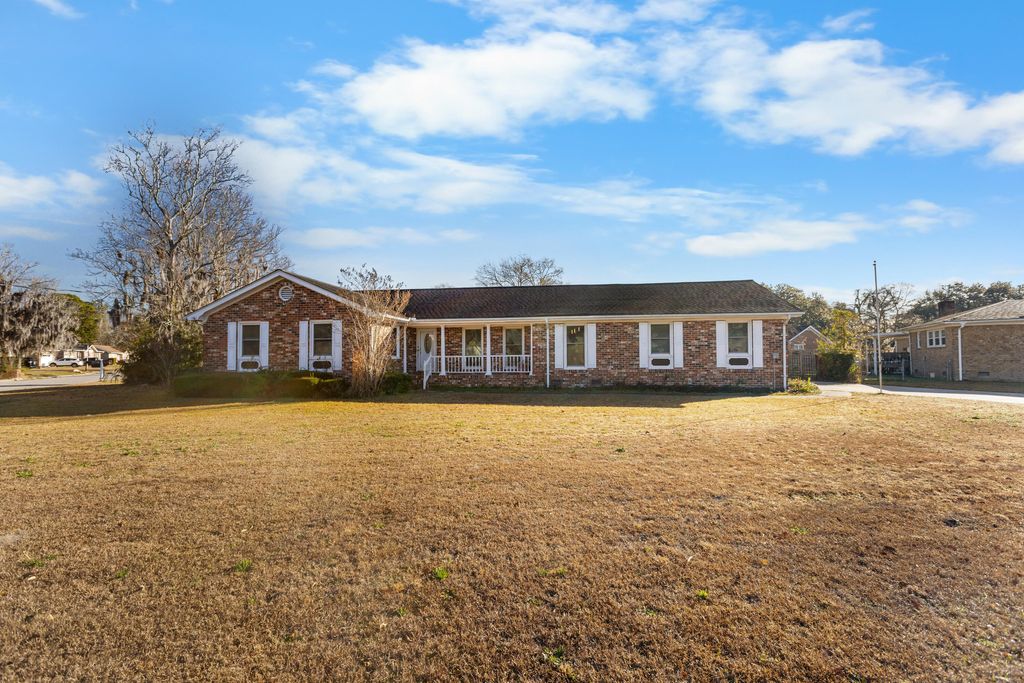 Photo of 5320 Waterview Drive Drive, North Charleston, SC 29418 (MLS # 26001432)