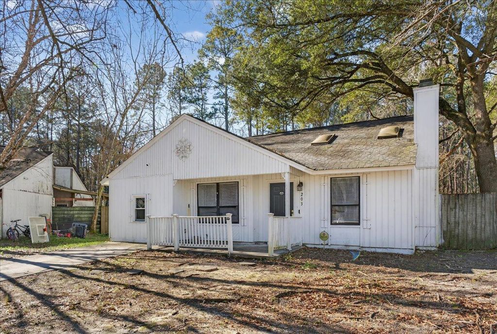 Photo of 203 Tabby Creek Circle, Summerville, SC 29486 (MLS # 26005397)