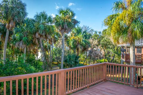 A home in Edisto Beach