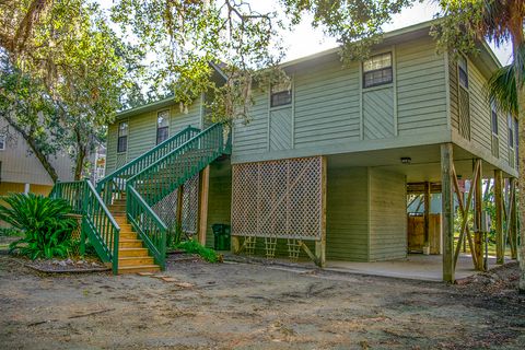 A home in Edisto Beach